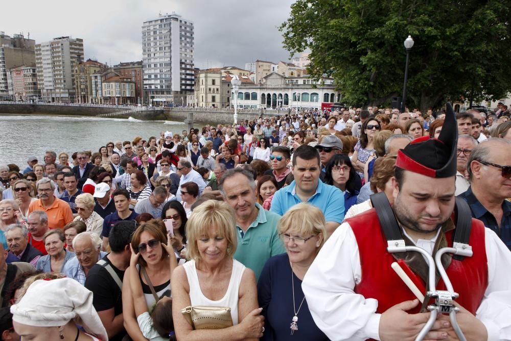 Gijón bendice sus aguas por San Pedro