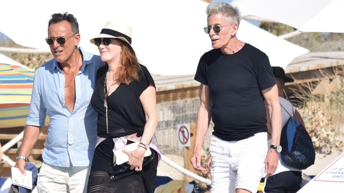 lmmarco39787295 singer bruce springsteen and his wife patti scialfa with des170824145908