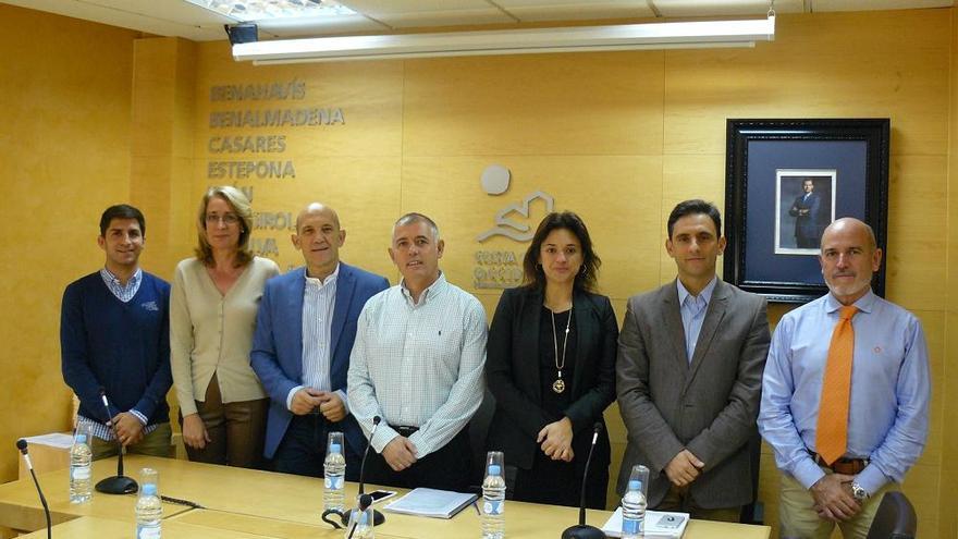 La presidenta Margarita del Cid, en el centro, con parte de su equipo.