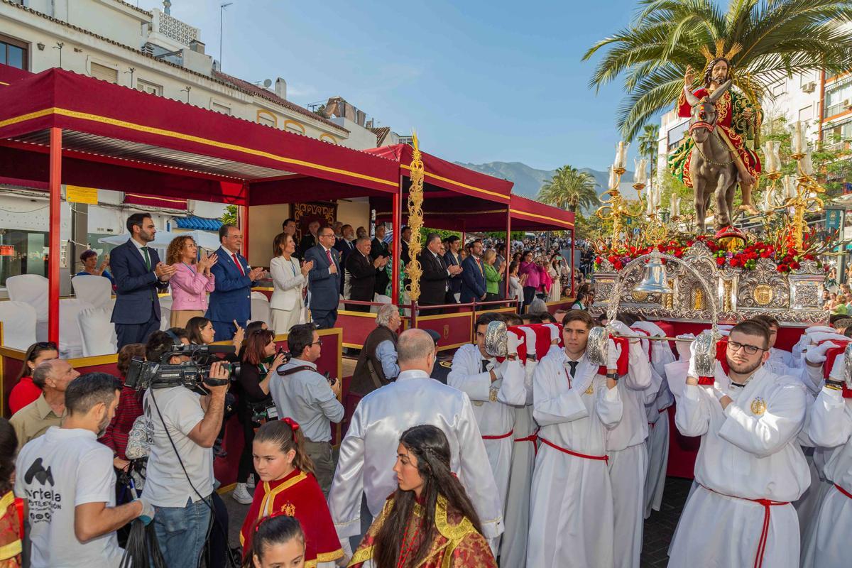 La Pollinica de Marbella durante un recorrido por la ciudad, a cargo de la Cofradía de Nuestro Padre Jesús de La Misericordia