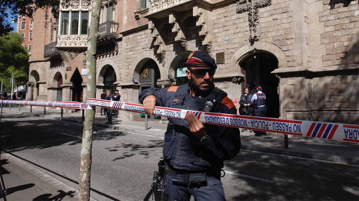 La Guardia Civil registra la sede del Diplocat.