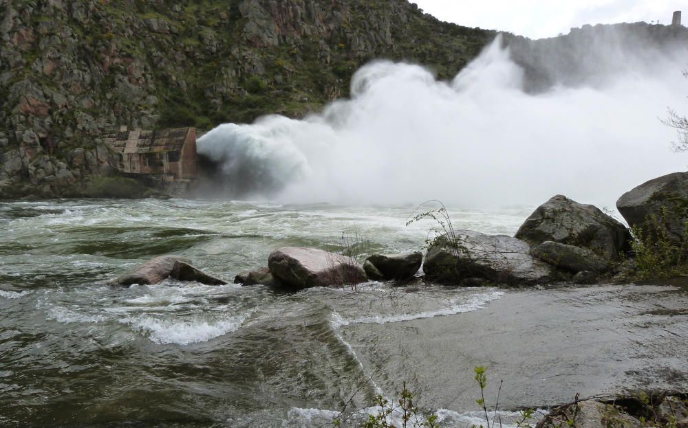 Las presas de Zamora abren los aliviaderos