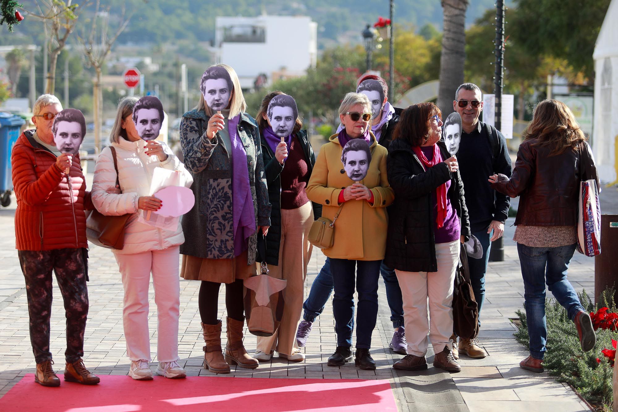 Protesta feminista a las puertas del Ayuntamiento de Sant Josep