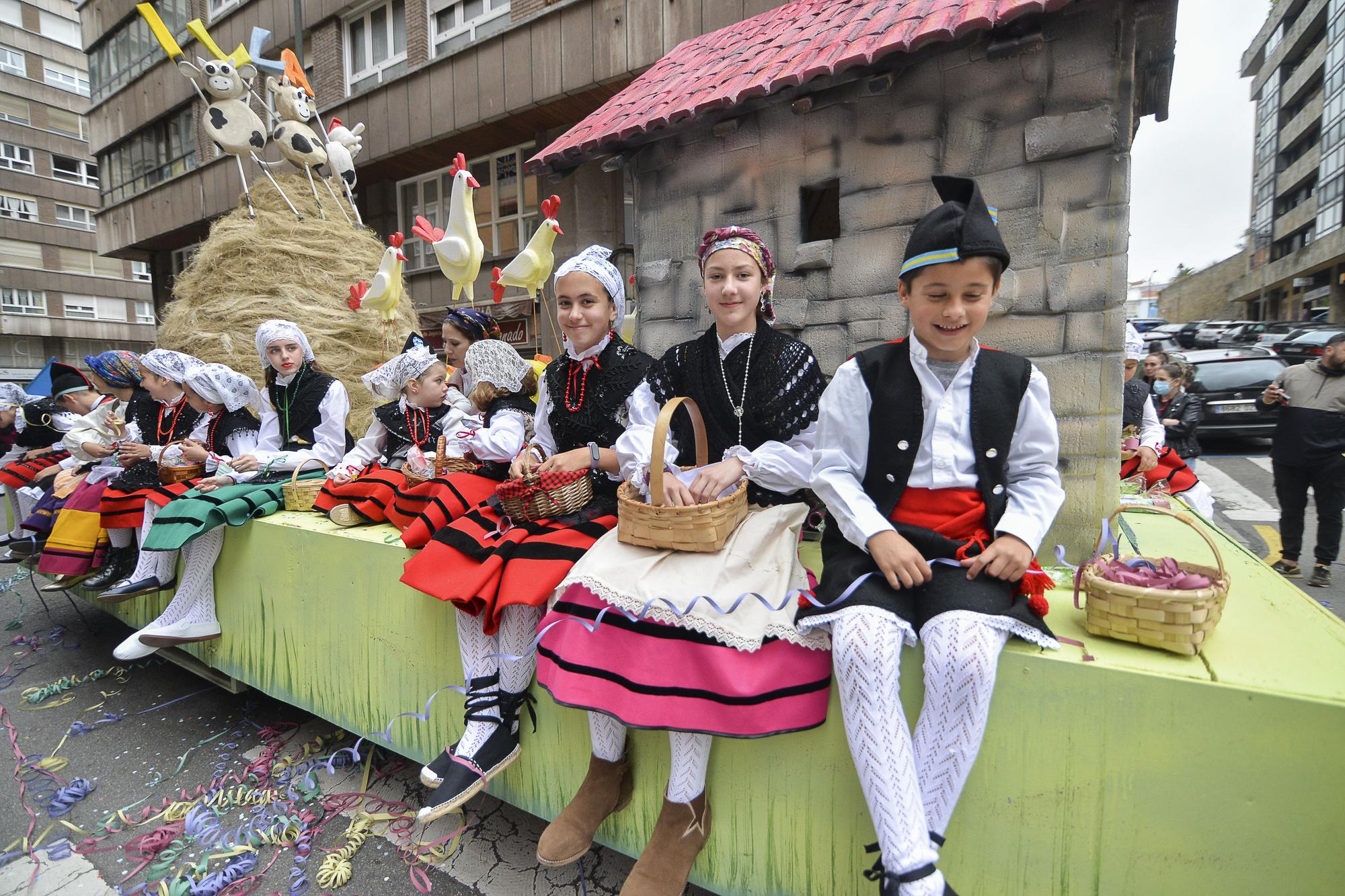 EN IMÁGENES: Así fue el segundo desfile de carrozas del bollu en Avilés