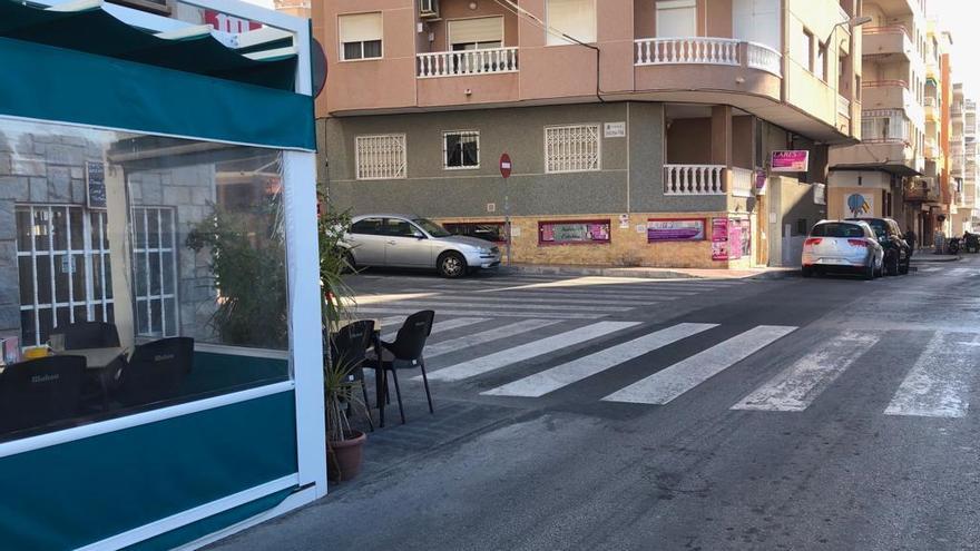 Torrevieja gastará 50.000 euros en repintar los pasos de peatones y añadir la distancia social