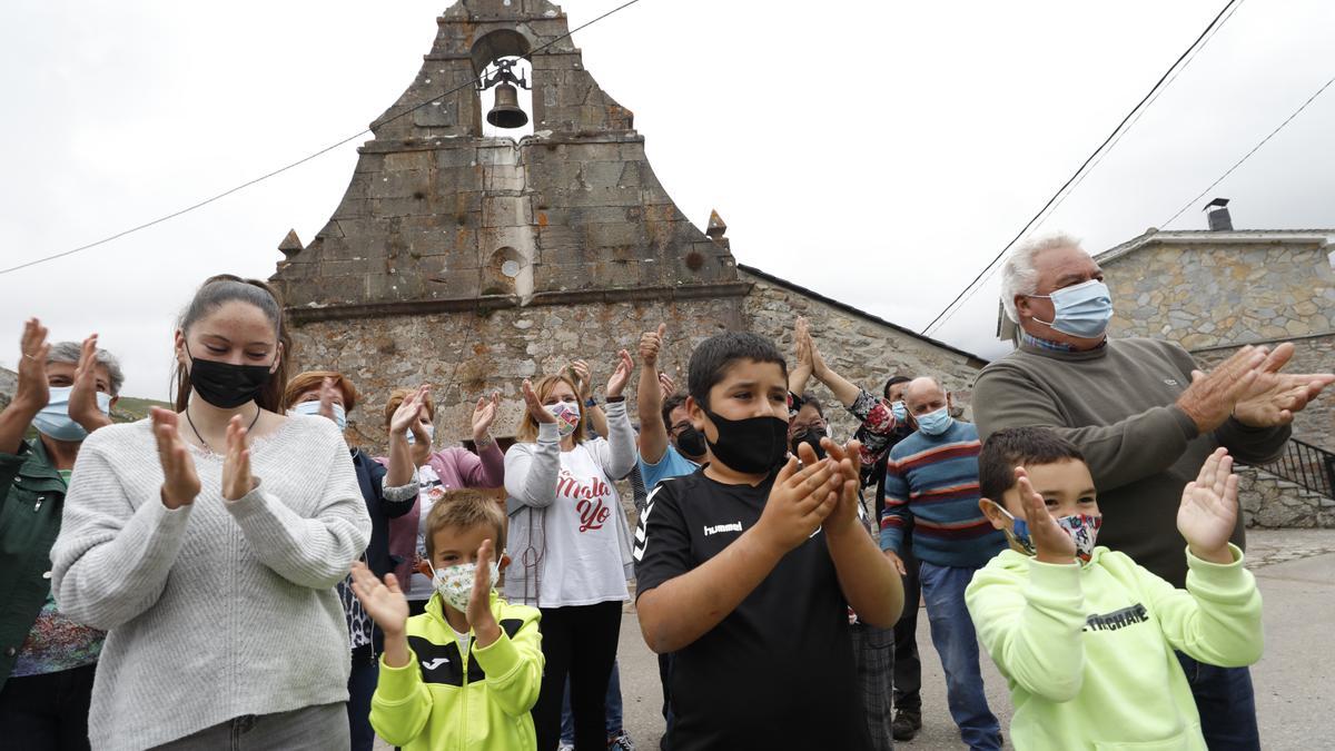 Los vecinos de Santa María del Puerto celebran el premio al Pueblo Ejemplar
