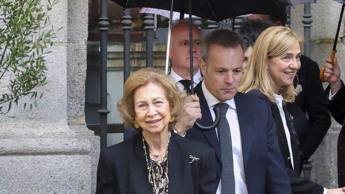 La reina Sofía asiste al funeral de Fernando Gómez-Acebo