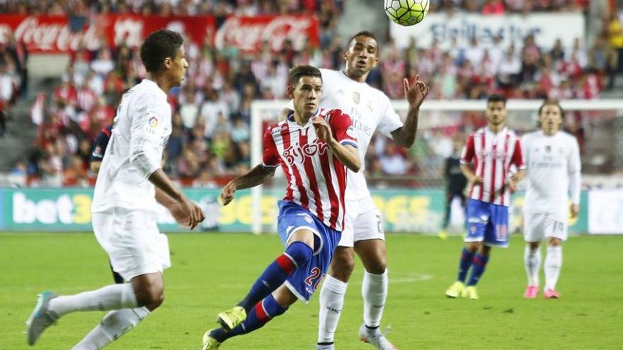 Sanabria, entre Danilo y Varane durante el partido del domingo. j. j.