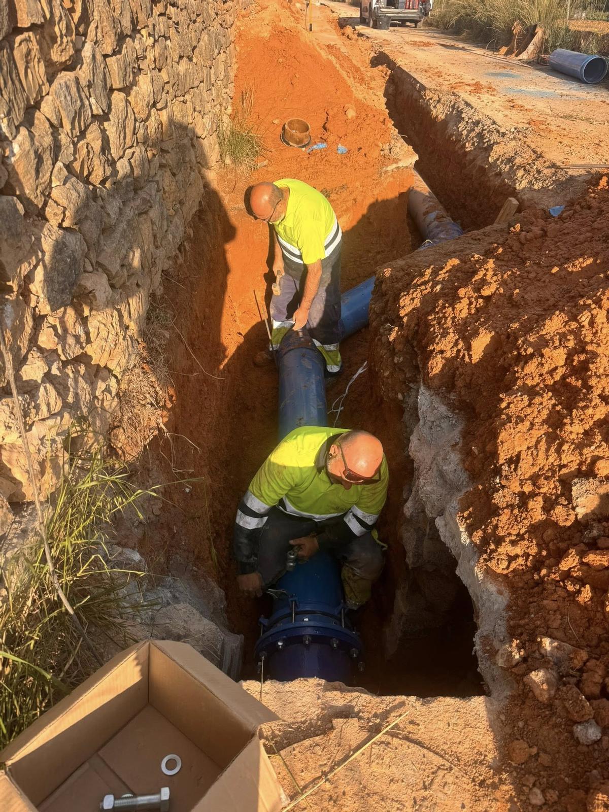 Las obras de conexión de la nueva tubería principal de abastecimiento de Loriguilla.