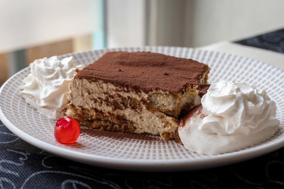 Su tiramisú casero es uno de sus postres más famosos.