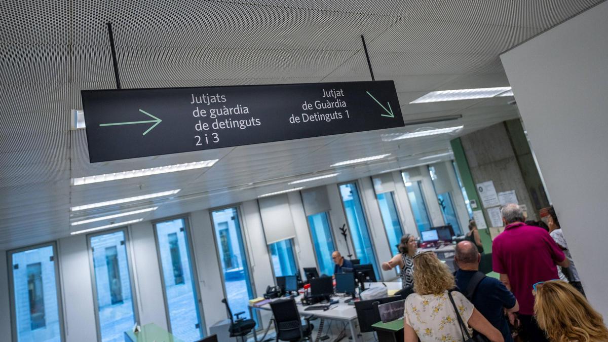 Entrada de los juzgados de guardia de Barcelona, en la Ciutat de la Justícia.