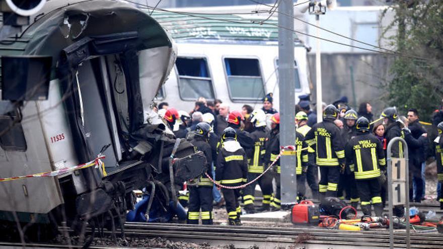 Al menos tres muertos y 100 heridos al descarrilar un tren cerca de Milán