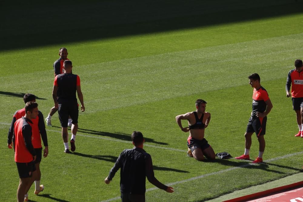 Entrenamiento del Sporting en El Molinón