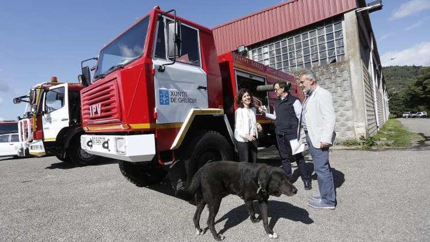 Entrega del camión, ayer, en Pontevedra. // D. P.