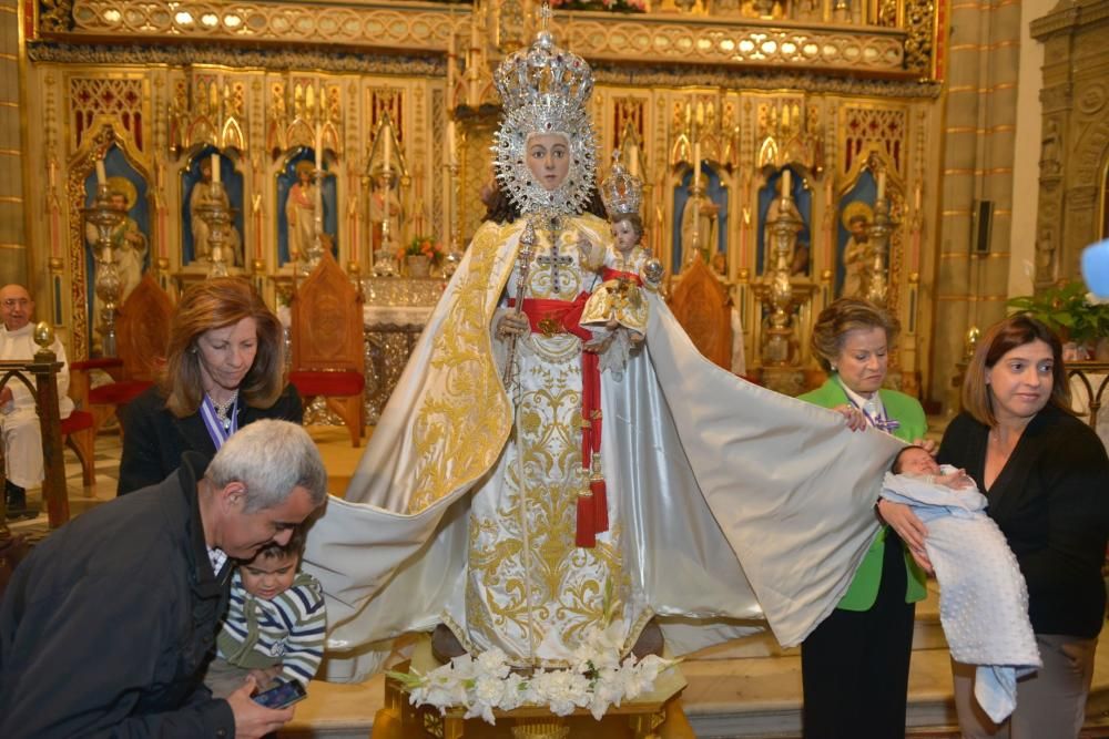 Los bebés, bajo el manto de la Fuensanta