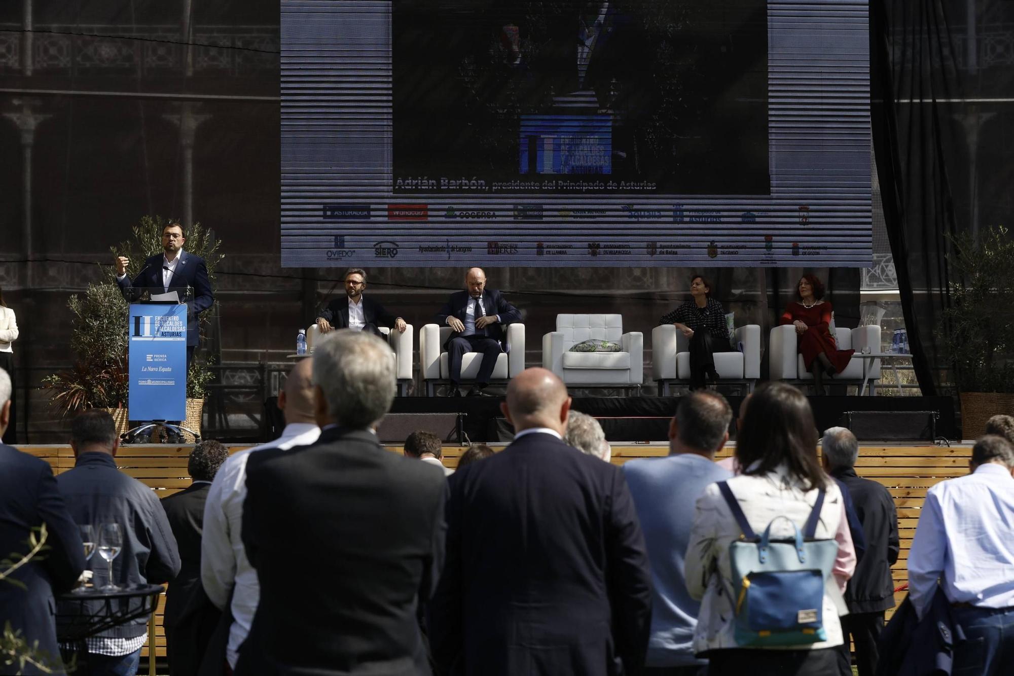 EN IMÁGENES: Así fue el encuentro en Gijón de alcaldes y alcaldesas asturianas dentro del Foro del Municipalismo