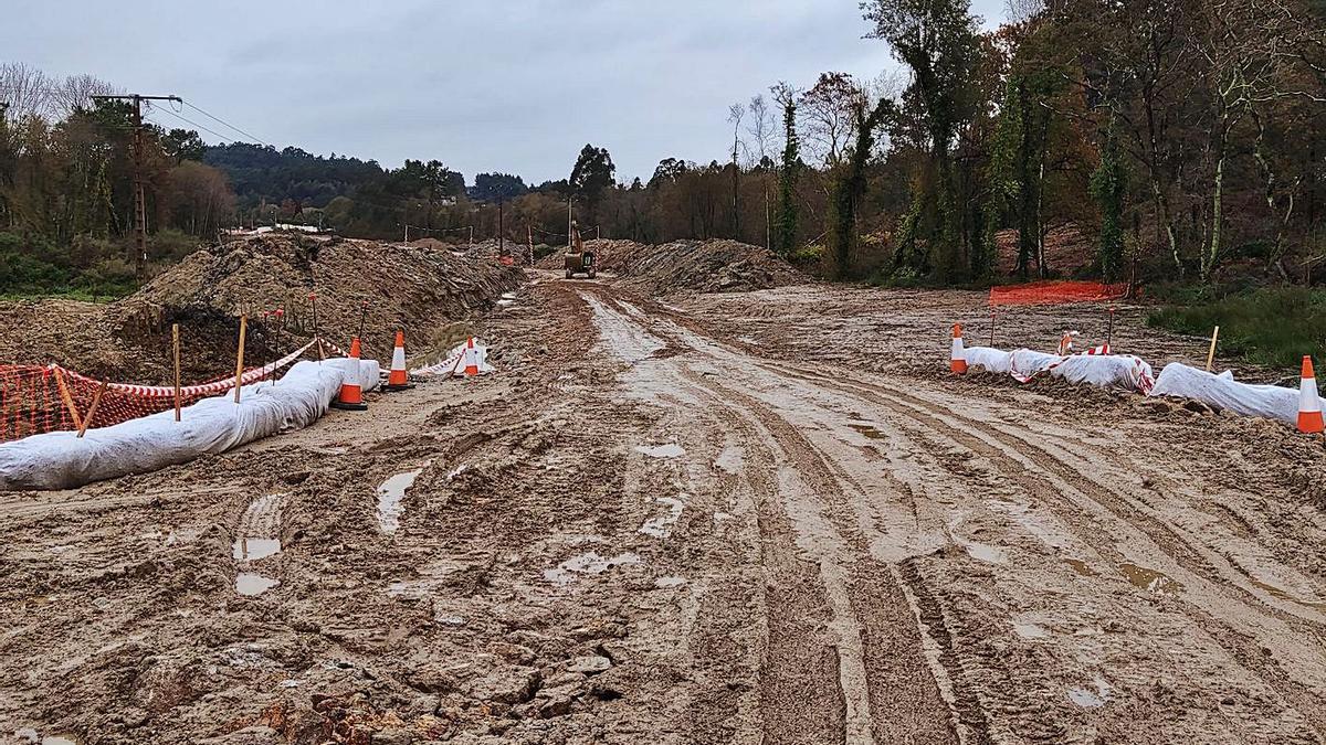 Obras de la vía ártabra, en el tramo entre la Nacional 6 y la carretera AC-221. |   // LA OPINIÓN