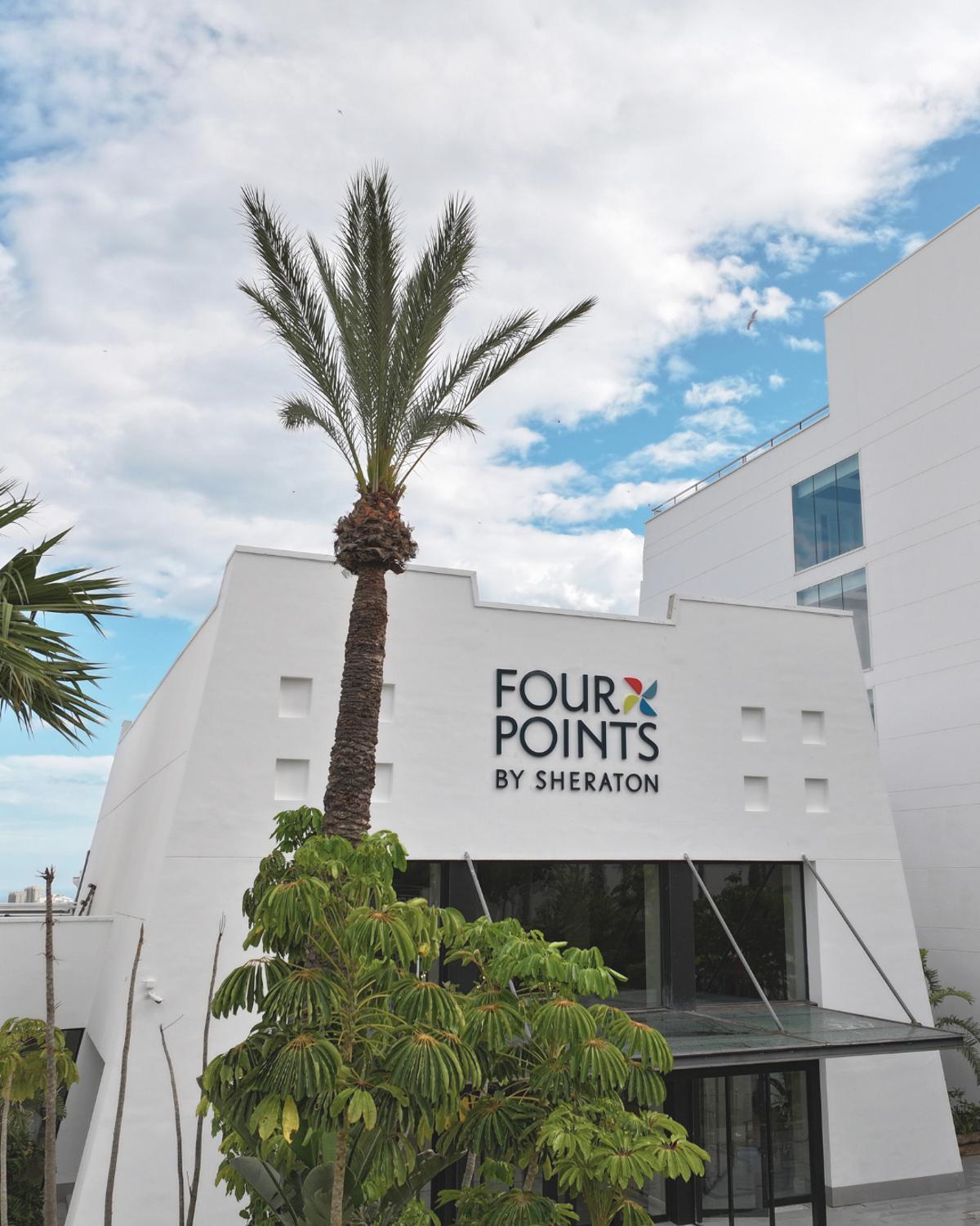 La fachada del Four Points by Sheraton