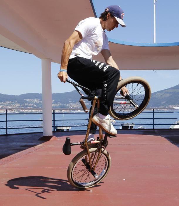 Tres días de acrobacias y piruetas imposibles, arte, deporte y cultura urbana campando por la fachada atlántica de Vigo. Un espectáculo al aire libre para el mejor festival del noroeste.