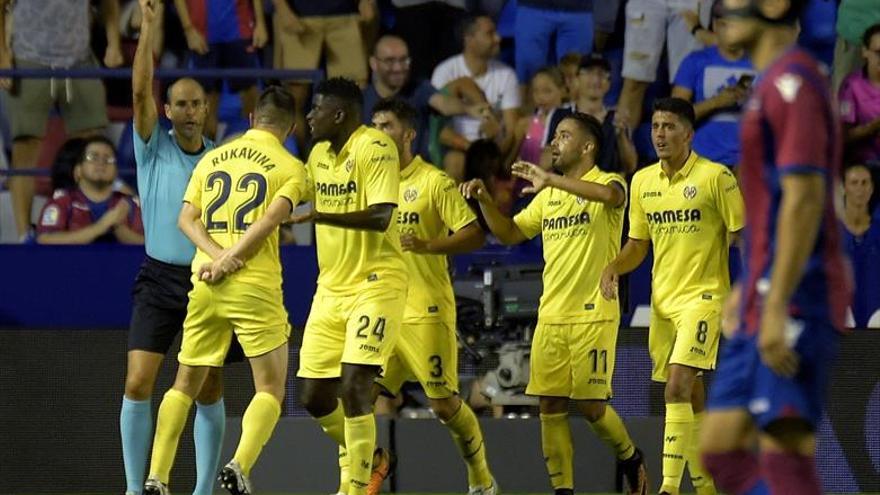 El Villarreal pasa de pedir la hora a exigir el VAR contra el Levante