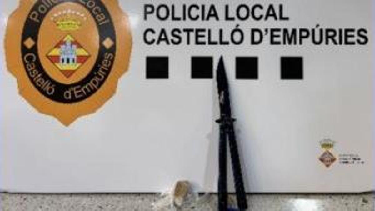 La navalla i la droga intervingudes a Empuriabrava.