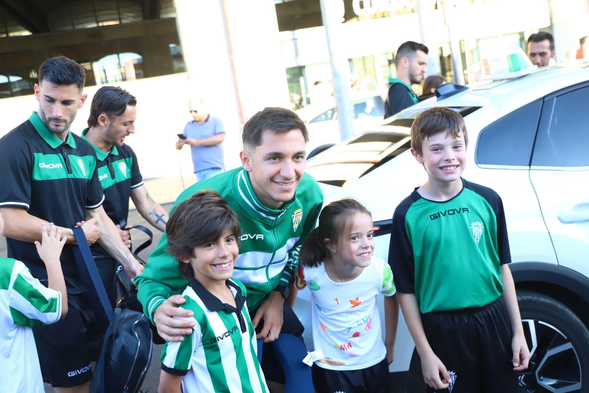 El Córdoba CF vuelve a casa tras el penúltimo paso hacia el ascenso