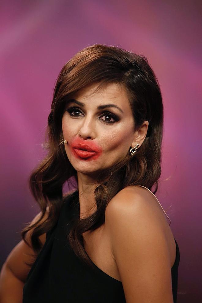 Mónica Cruz con los labios mal pintados