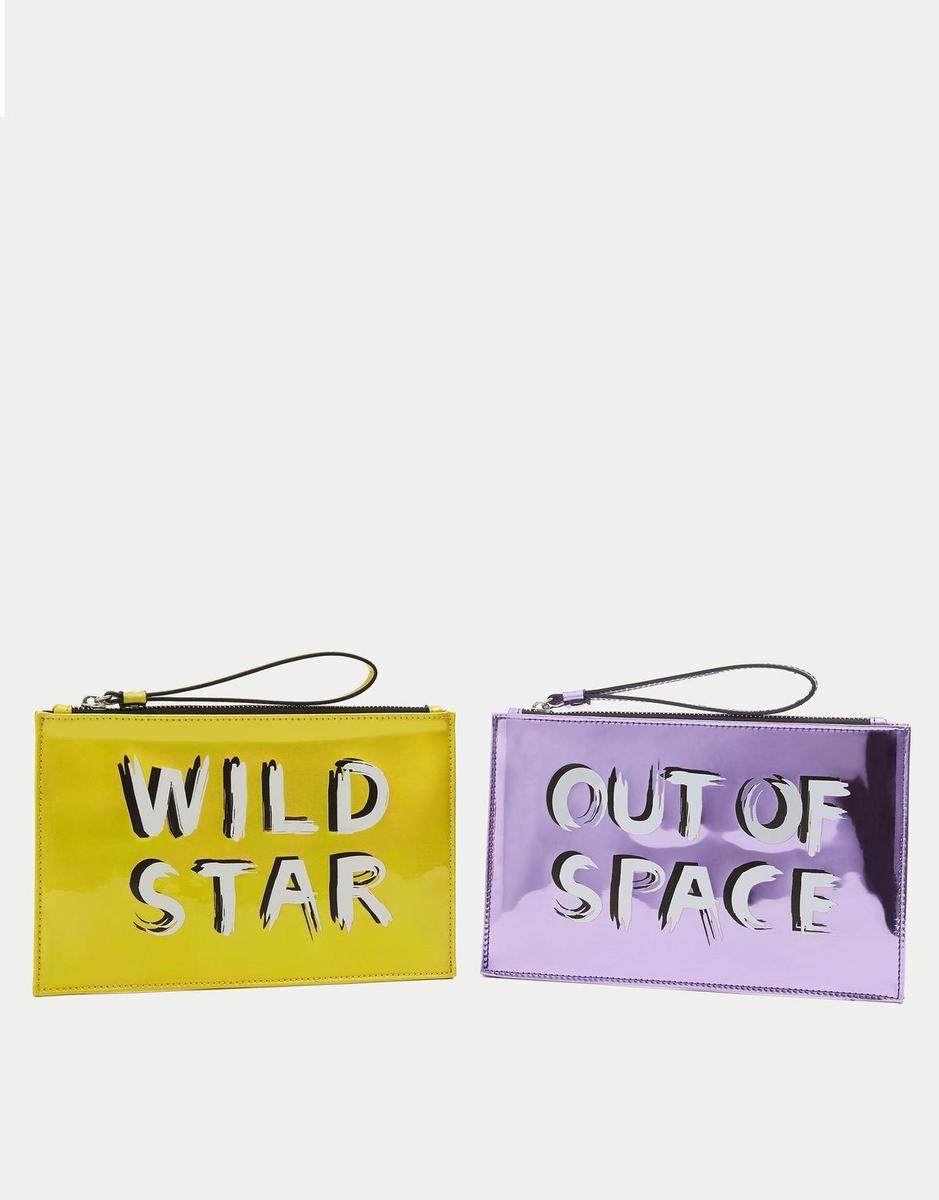 Carteras con mensaje de Pull &amp; Bear (Precio: 3,99 euros)