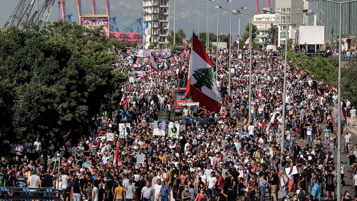 Manifestación en conmemoración del primer aniversario de la explosión en el puerto de Beirut.