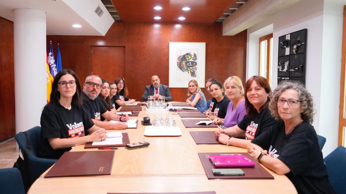 El alcalde se ha reunido con las representantes de las trabajadoras.