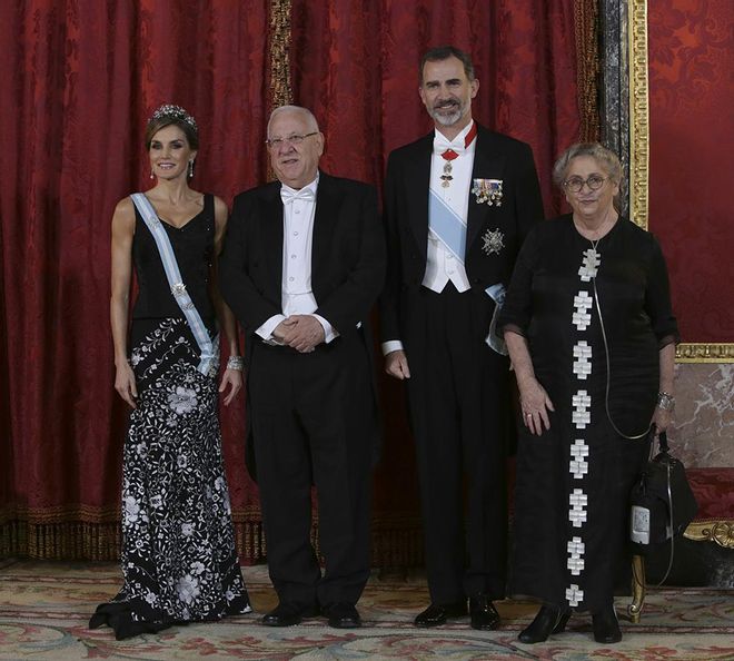 Letizia Ortiz deslumbra en la cena de gala ofrecido en honor al presidente del Estado de Israel y su mujer