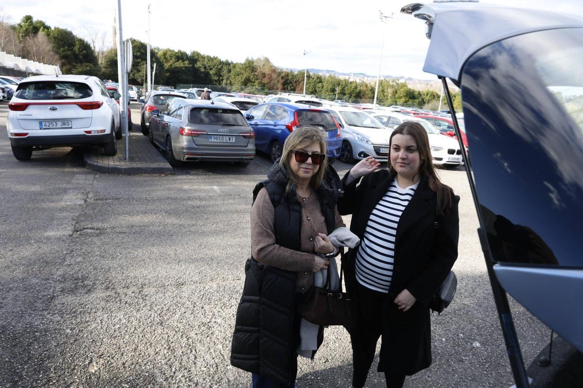 Así es la misión imposible de aparcar un día en el Hospital de Cabueñes de Gijón