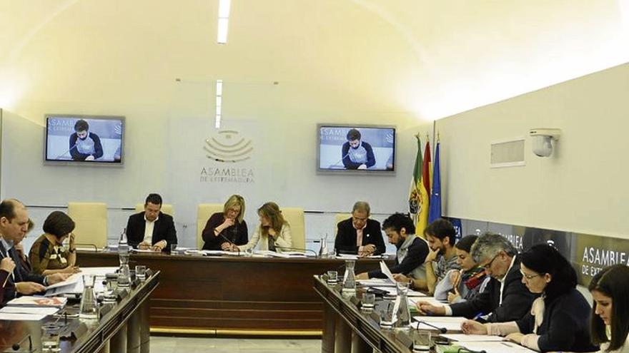 El PP apela a la responsabilidad y Podemos considera que la Junta no busca consenso