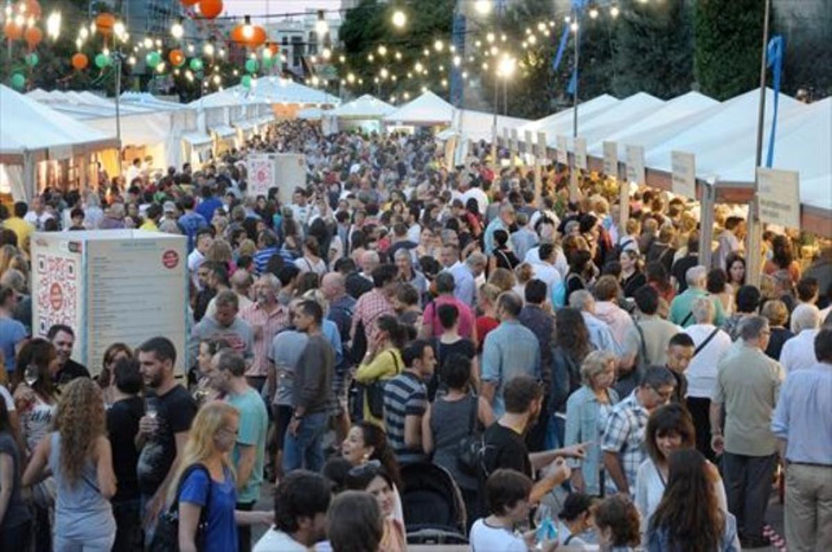 L’avinguda de la Catedral, el 2014, durant la fira Mercat de Mercats.