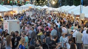L’avinguda de la Catedral, el 2014, durant la fira Mercat de Mercats.