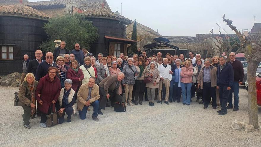 Una setantena de persones de Castellví de Rosanes descobreixen el patrimoni cultural de Reus