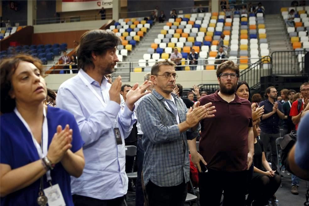 Fotogalería de la asamblea de Podemos sobre el referéndum de Cataluña