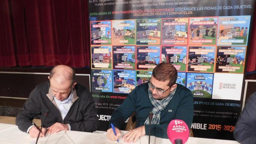 Borràs y Buyolo firmando el acuerdo