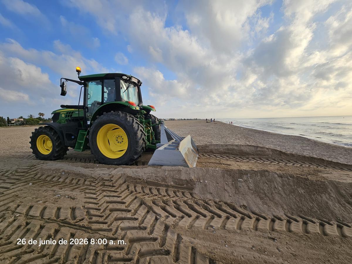Playas de Sagunt: Comienza la eliminación de los altos escalones que complicaban el acceso