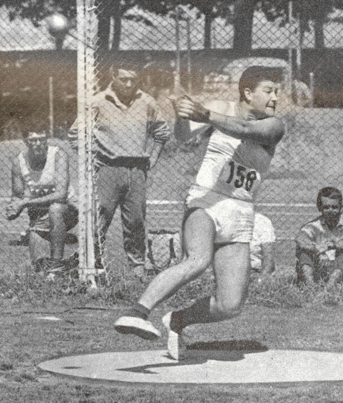 José Otero, durante un lanzamiento en una competición de atletismo.