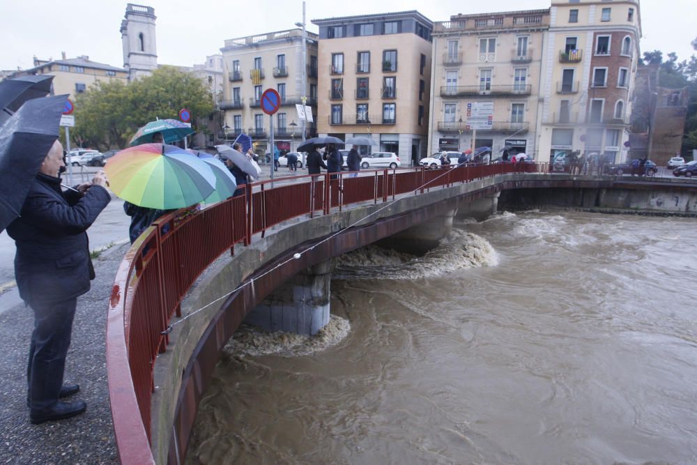 Crescuda del riu Onyar al seu pas per la ciutat de Girona