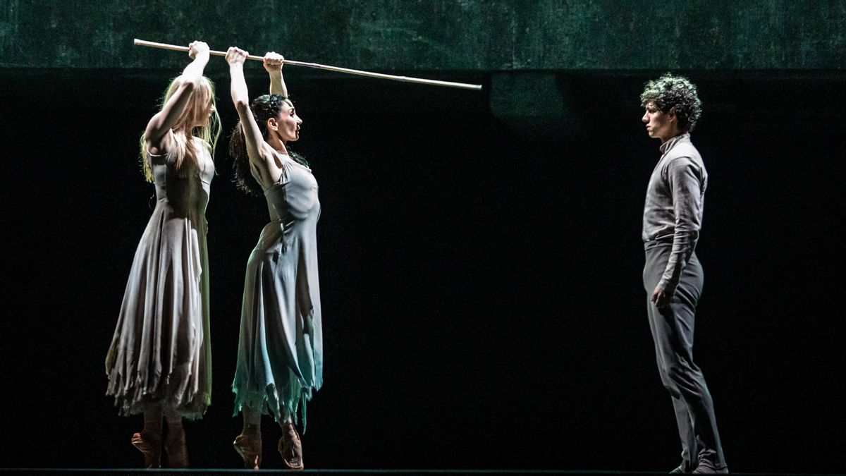 Stina Quagebeur, Tamara Rojo e Isaac Hernández en un momento de 'Giselle'.