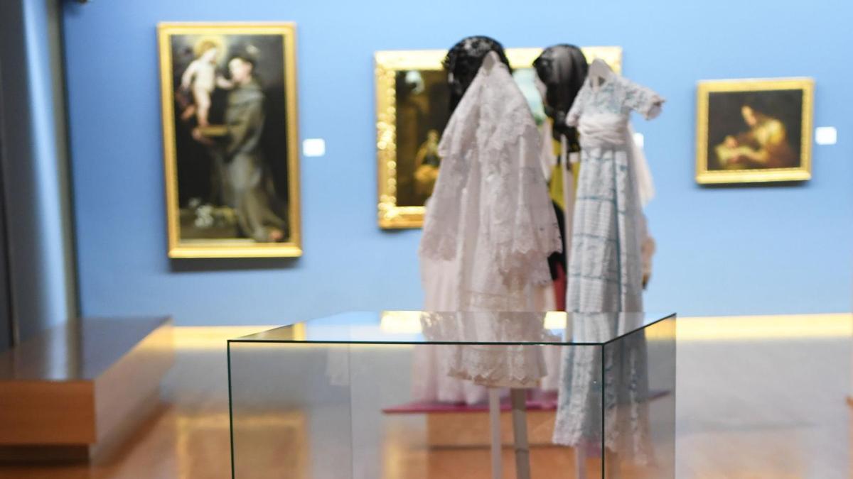 'Vestir Épocas. 1860-1960', viaje por la moda de la burguesía gallega
