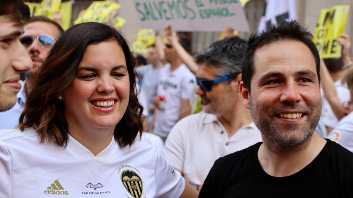 Sandra Gómez, durante la manifestación, con José Pérez (Libertad VCF)