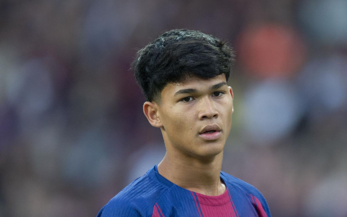 El canterano de 17 años , Dro, en el equipo titular durante el partido de liga del FC Barcelona contra la Real Sociedad.