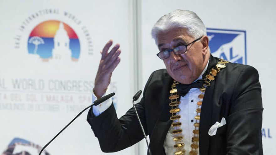 El presidente de la asociación internacional de profesionales del turismo Skal International, el turco Vassaf Salih Cene.