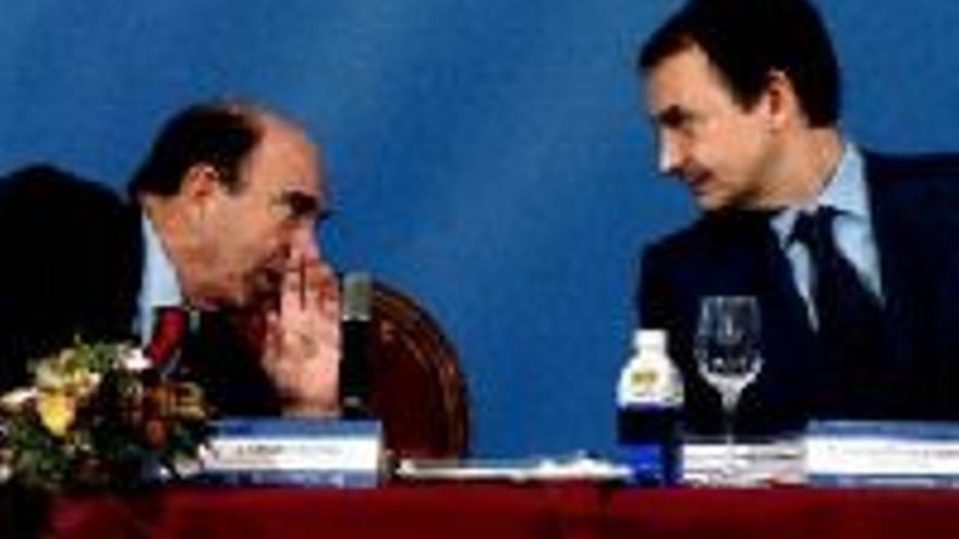 Zapatero anuncia un superávit superior al 1% del PIB este año