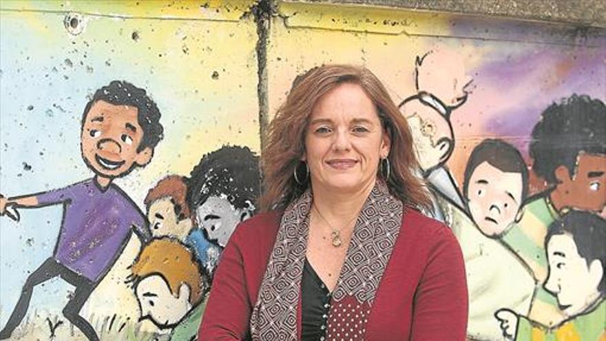 Isabel Bernal: «A través de un móvil es difícil motivar a un alumno»