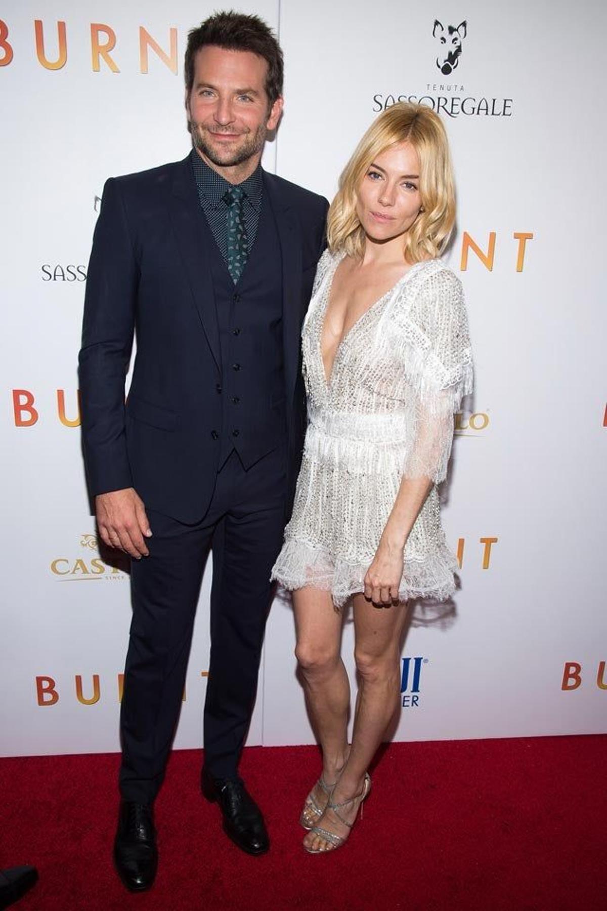 Bradley Cooper y Sienna Miller, en el estreno de Burnt en Nueva York.