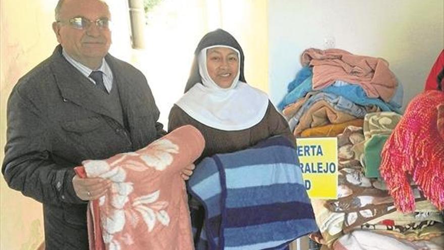 Cáritas de Almendralejo pide mantas para satisfacer la demanda ante el temporal de frío